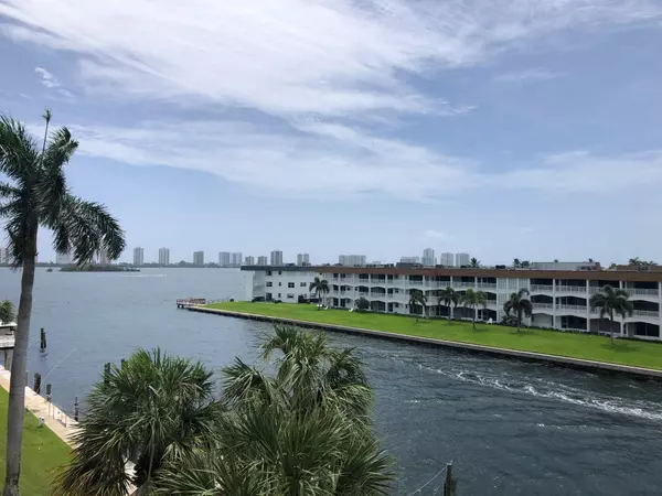 104 Paradise Harbour 415 BLVD 415, North Palm Beach, FL 33408