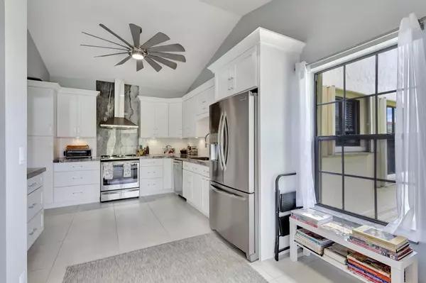 Greenacres, FL 33467,3399 Jog Park DR