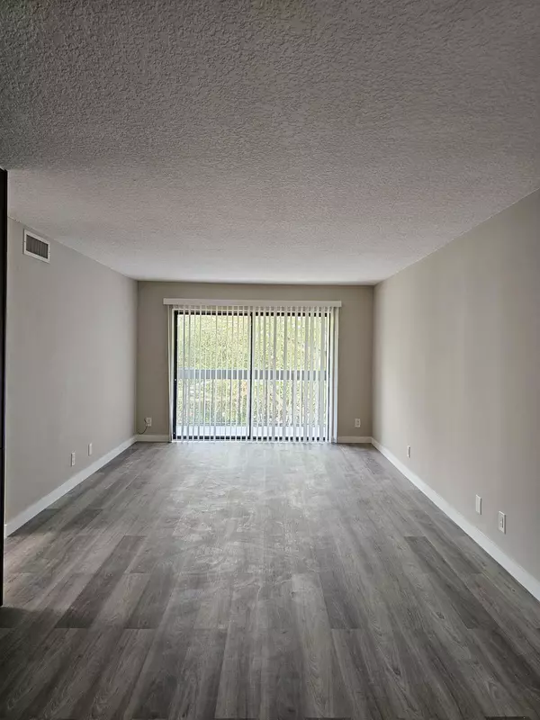 West Palm Beach, FL 33401,1850 N Congress AVE 305