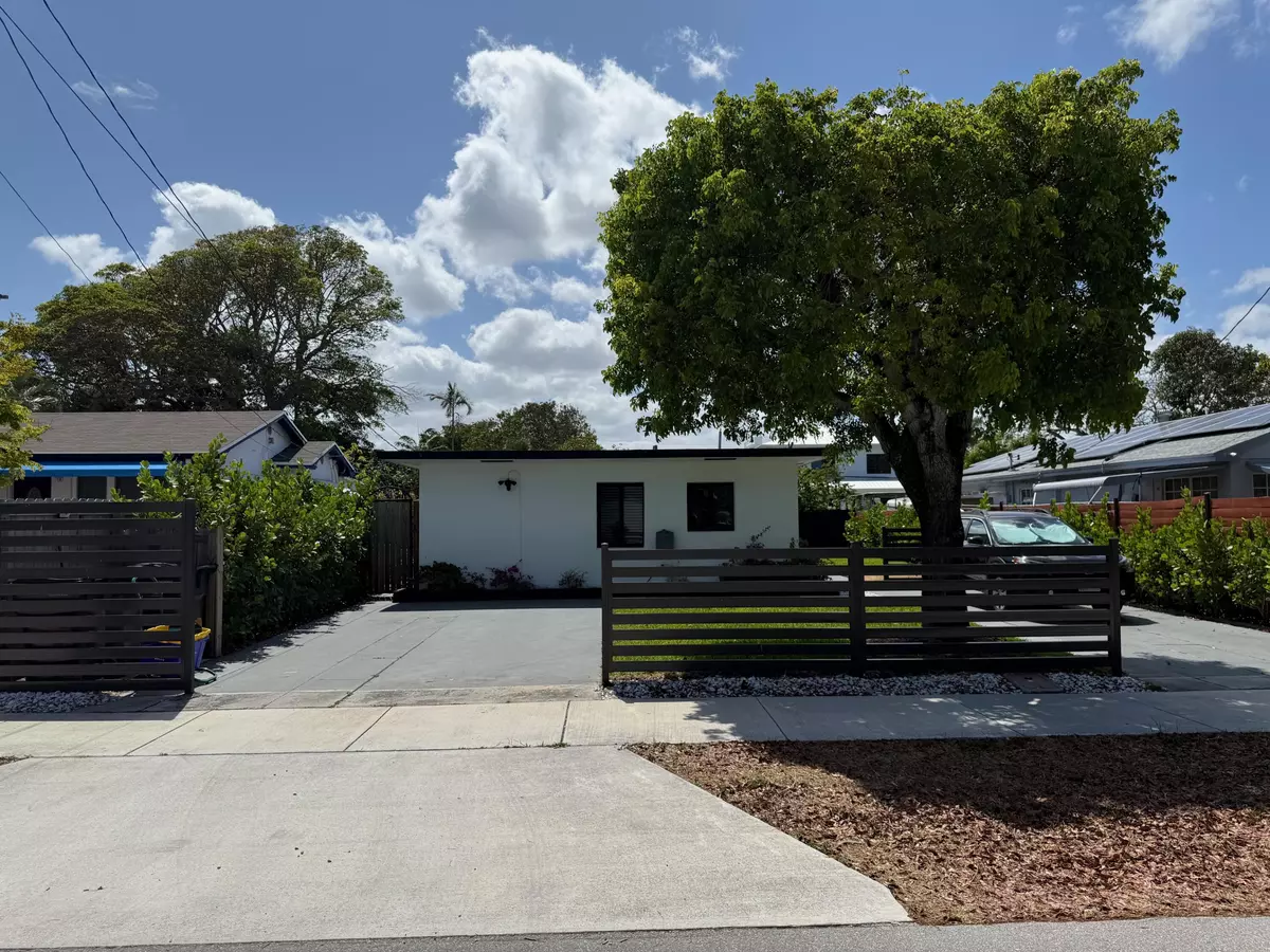 Delray Beach, FL 33483,344 SE 4th AVE E