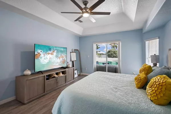 6024 NW Favian AVE, Port Saint Lucie, FL 34986