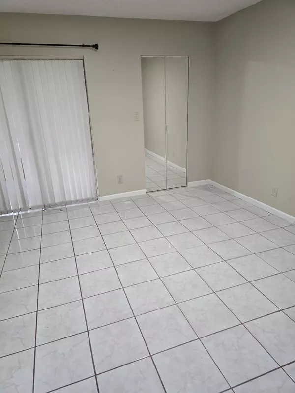 Lake Worth, FL 33467,3186 Via Poinciana 106