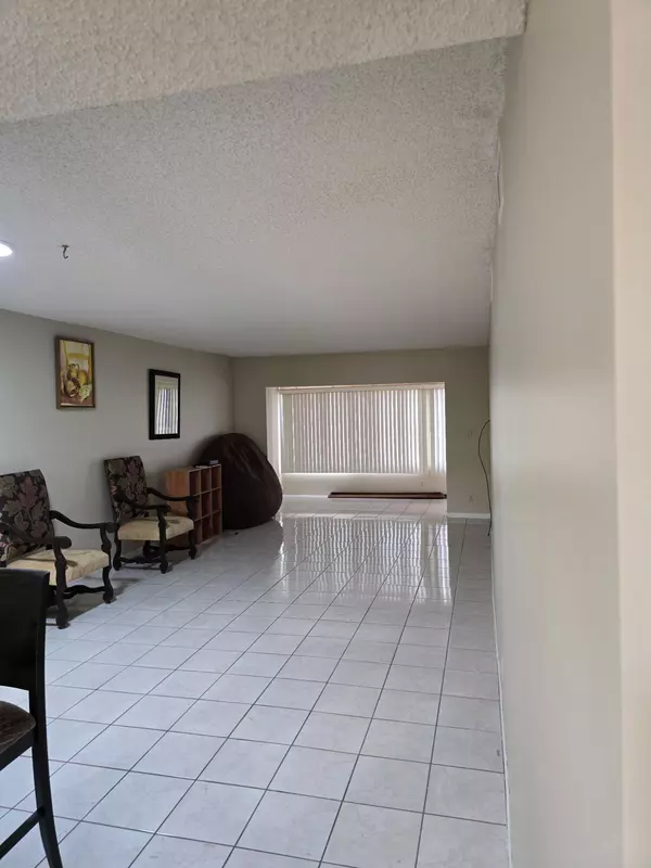 Lake Worth, FL 33467,3186 Via Poinciana 106