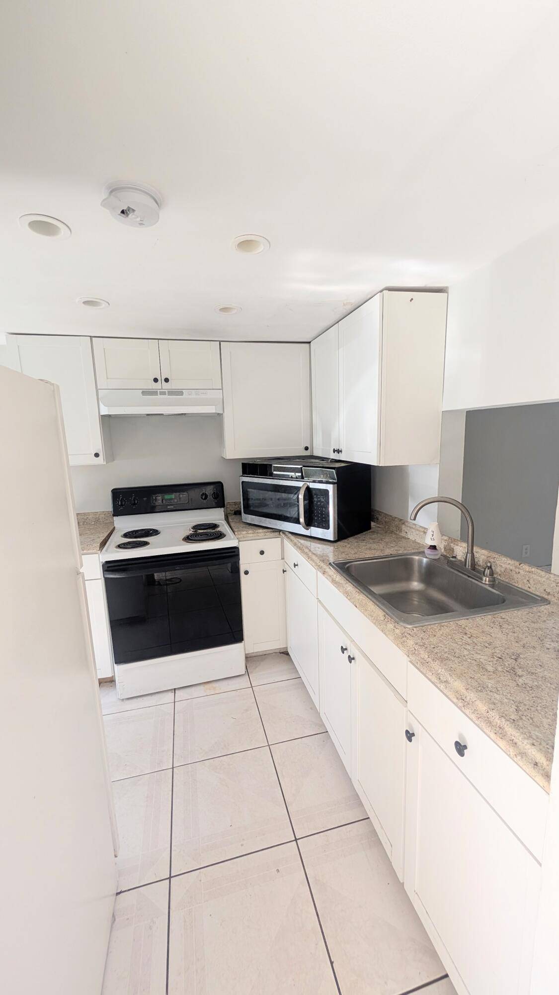 West Palm Beach, FL 33405,2800 Georgia AVE G44