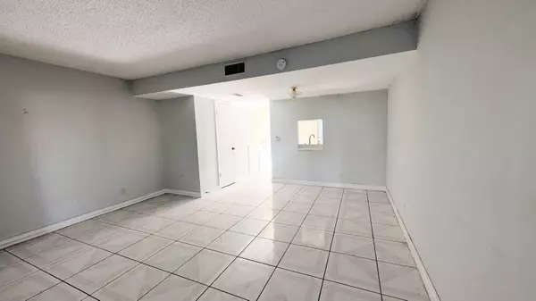West Palm Beach, FL 33405,2800 Georgia AVE G44