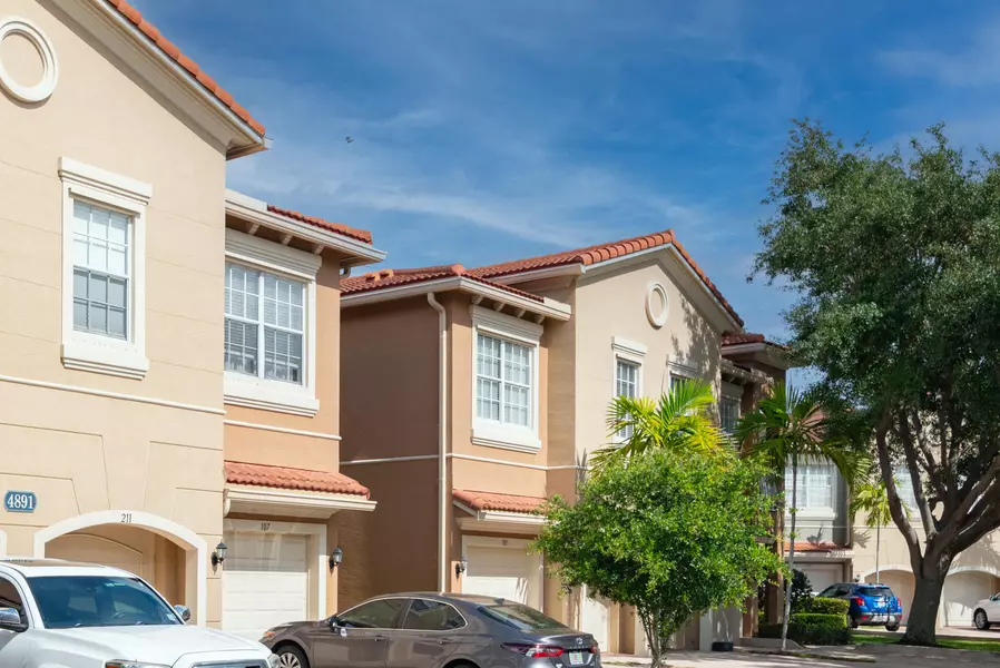 4891 Bonsai CIR 105, Palm Beach Gardens, FL 33418