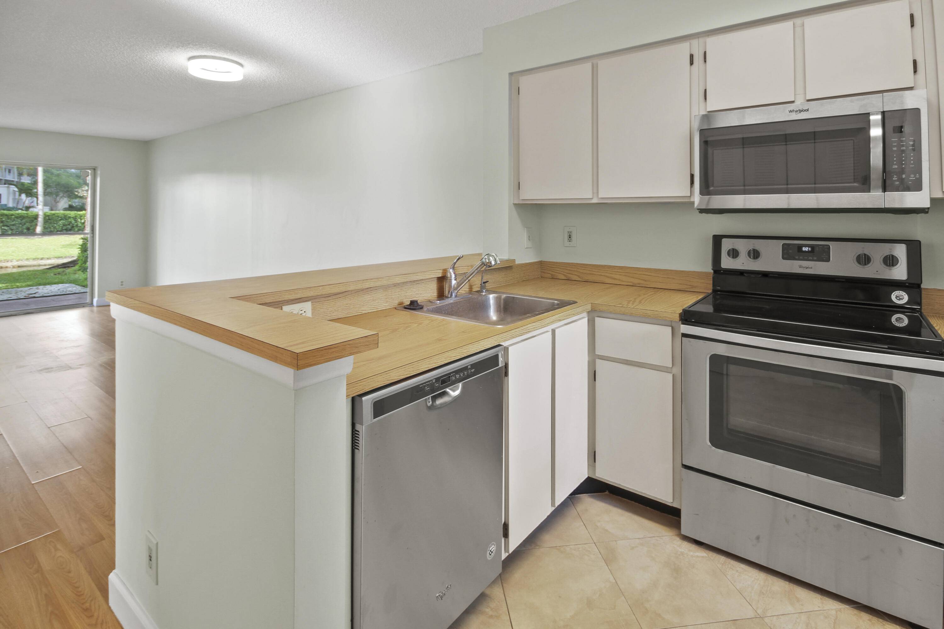 Pompano Beach, FL 33069,2230 N Cypress Bend DR 101