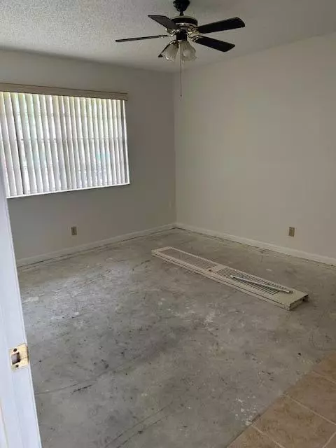 West Palm Beach, FL 33411,176 Lake Meryl DR