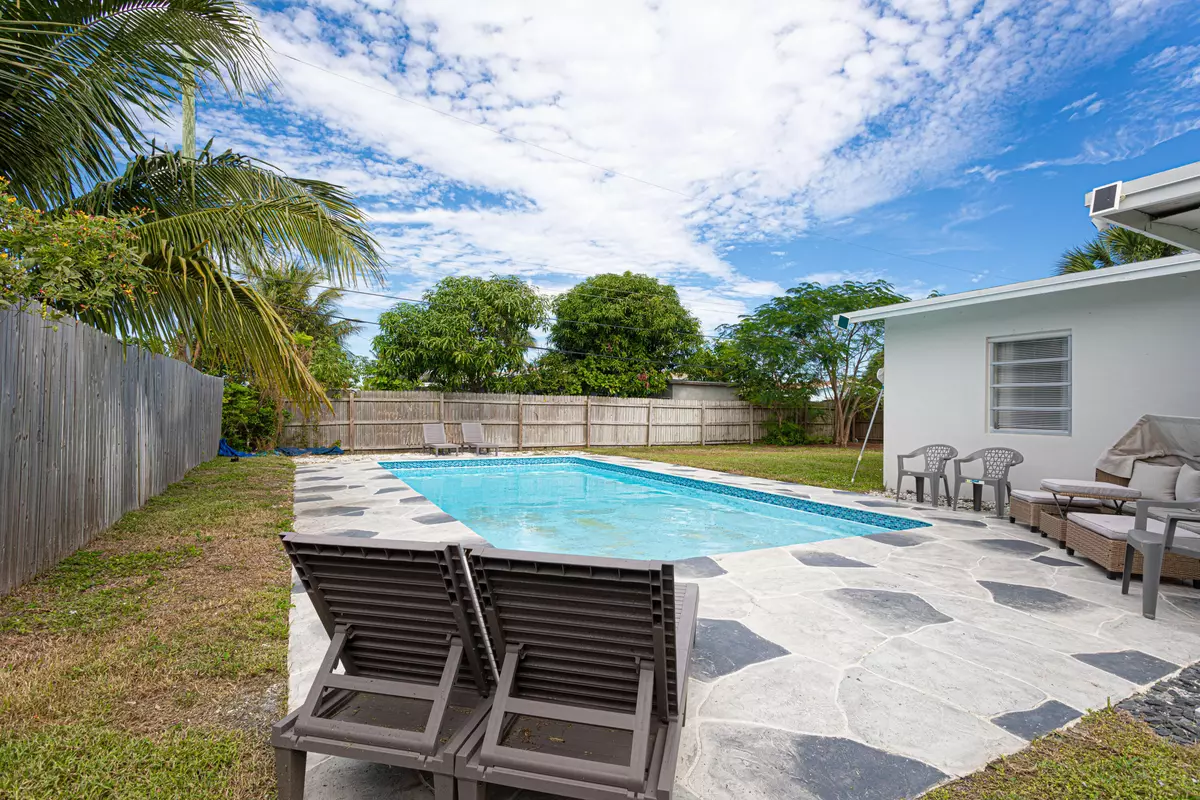 Lantana, FL 33462,1415 W Branch ST