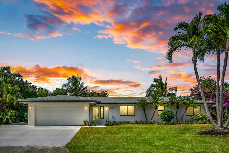 1516 Wagner CIR, Lake Clarke Shores, FL 33406