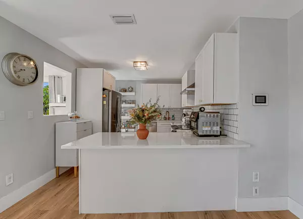 Lake Worth Beach, FL 33460,923 N H ST