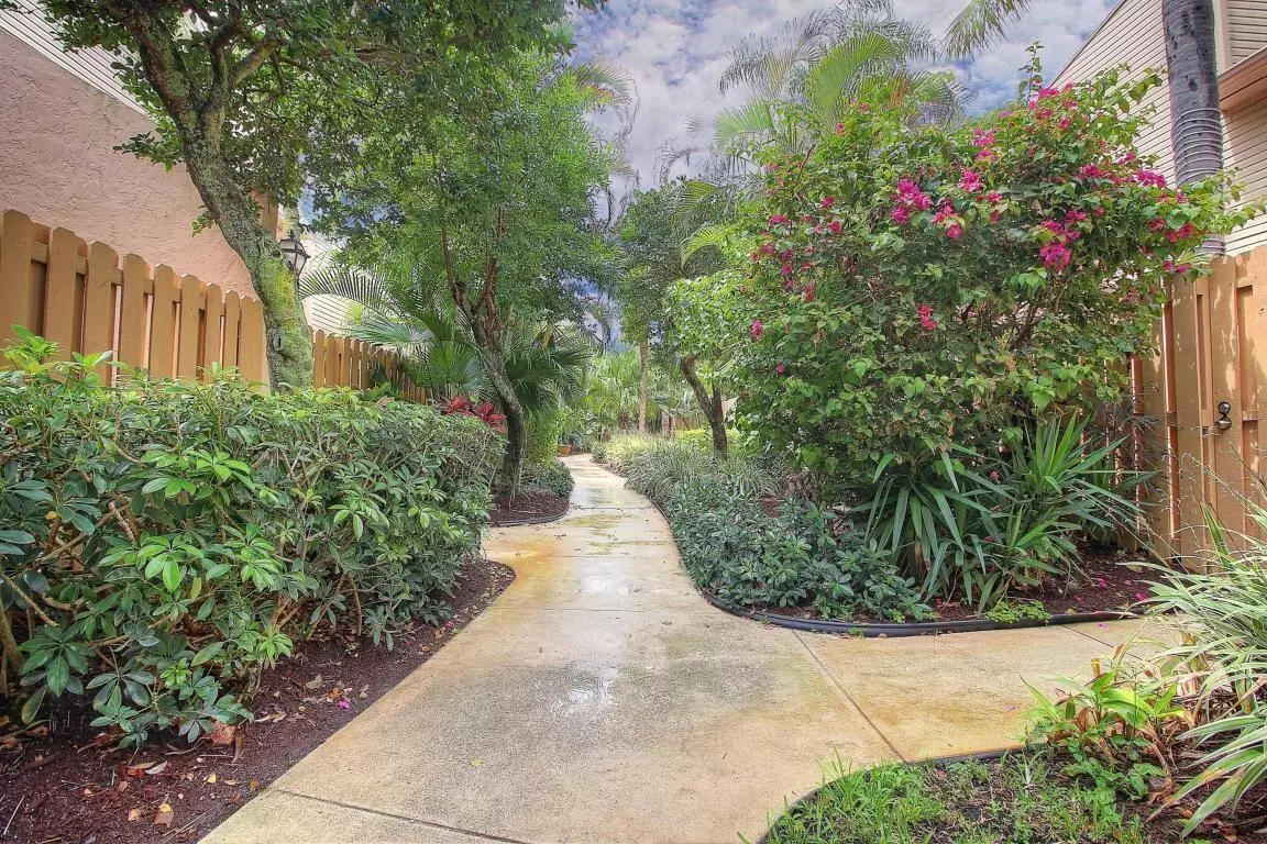 West Palm Beach, FL 33401,616 Executive Center DR 102