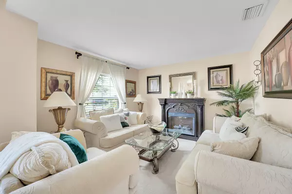 6690 NW Pinson CT, Port Saint Lucie, FL 34986
