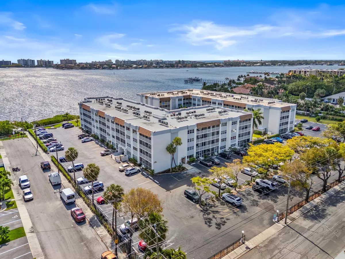 Lake Worth Beach, FL 33460,1502 S Lakeside DR 301