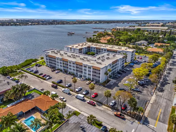 Lake Worth Beach, FL 33460,1502 S Lakeside DR 301