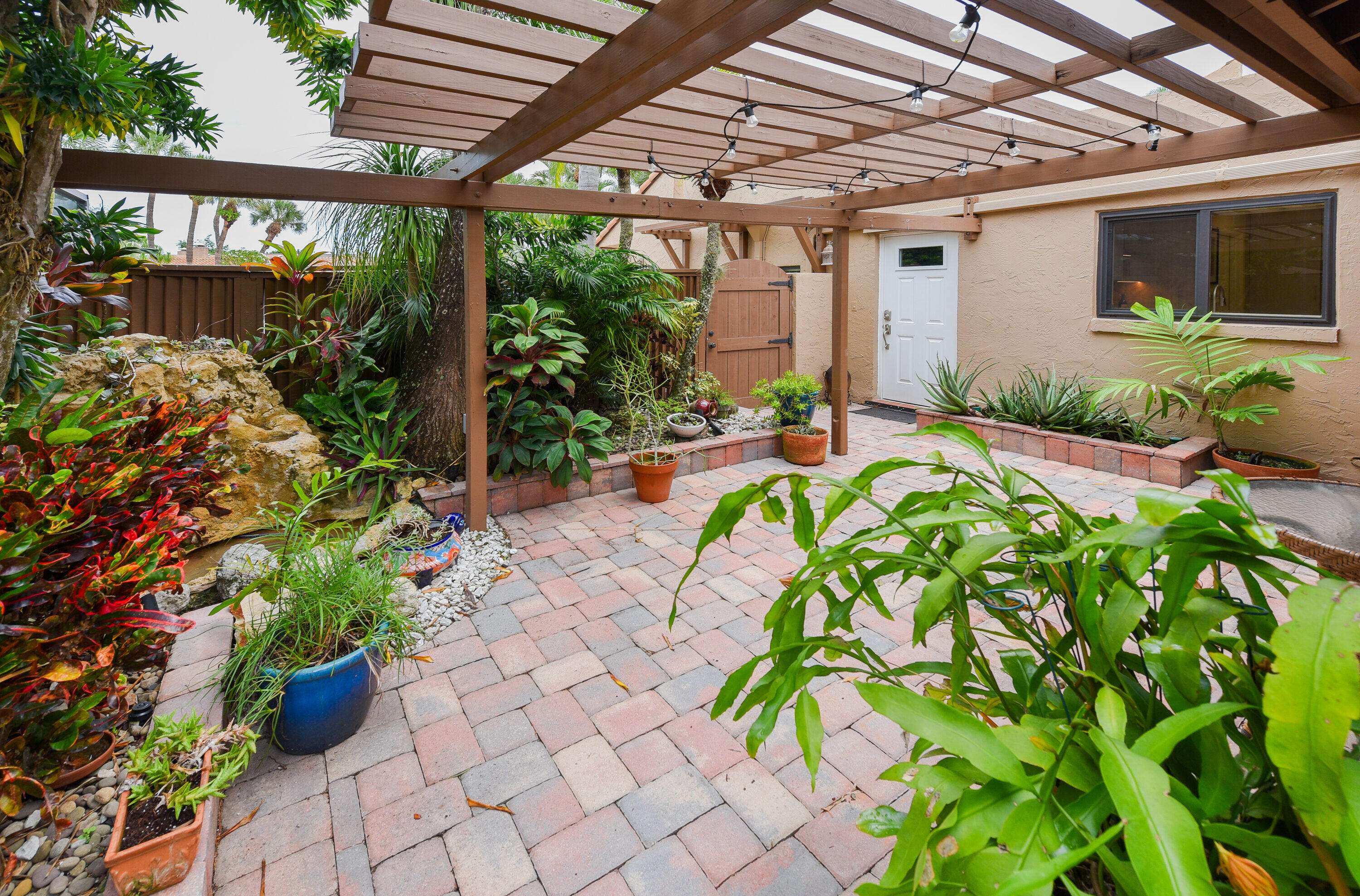 6548 Patio LN, Boca Raton, FL 33433