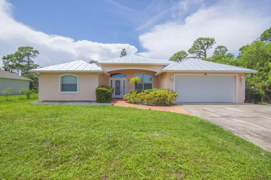 1456 Schumann DR, Sebastian, FL 32958