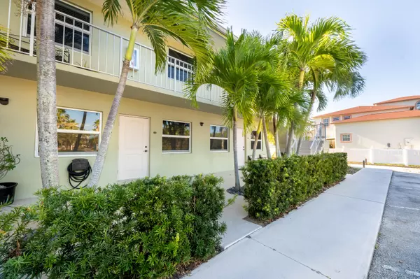 2319 Tamarind DR 201, Fort Pierce, FL 34949