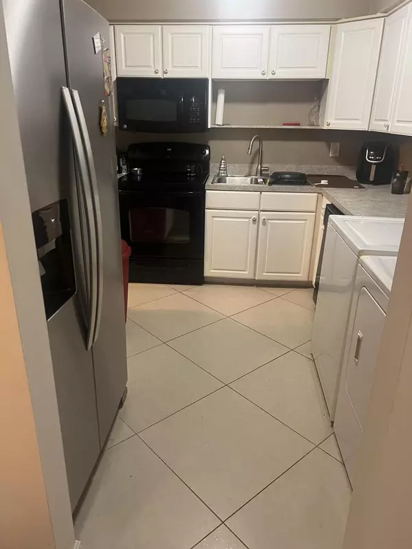 Fort Pierce, FL 34949,2319 Tamarind DR 201