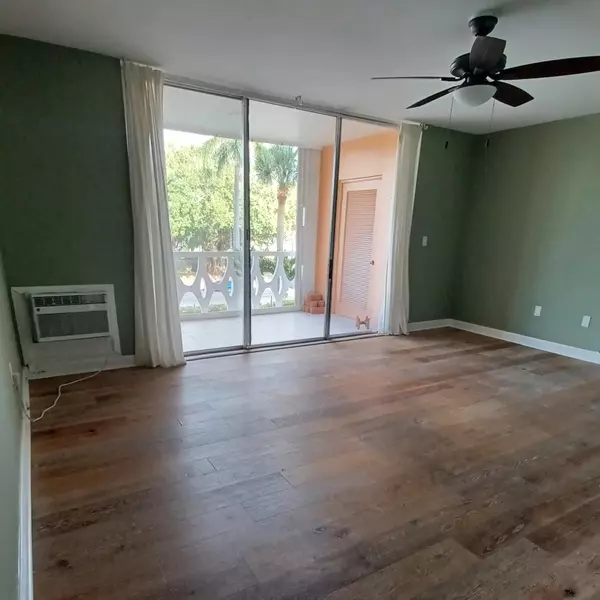 Lake Worth Beach, FL 33460,15 S Golfview RD 303