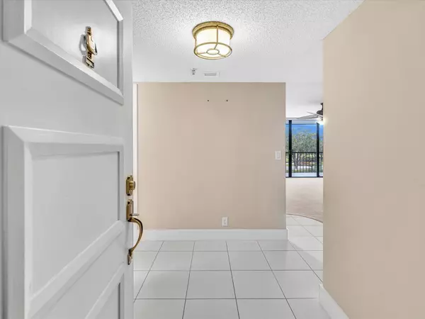 Boca Raton, FL 33434,20110 Boca West DR 232