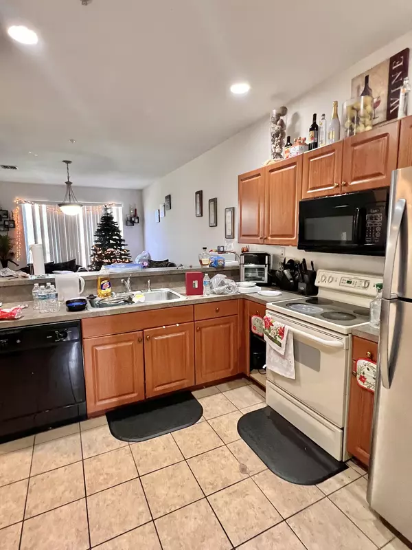 2010 Freeport LN 4104, Riviera Beach, FL 33404