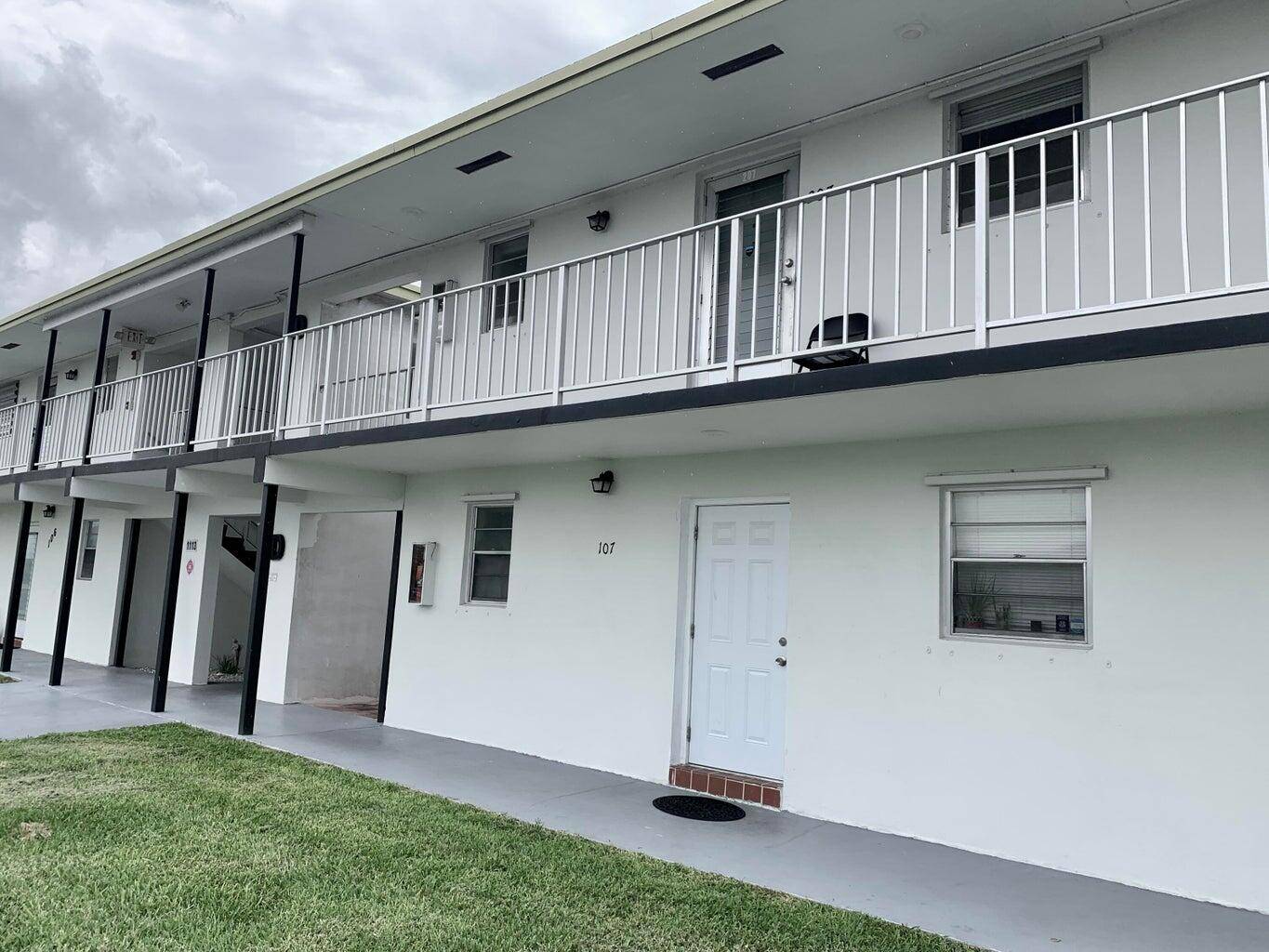 Boynton Beach, FL 33426,1113 Lake Terrace
