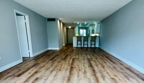 Lake Worth, FL 33467,4242 Deste CT 101