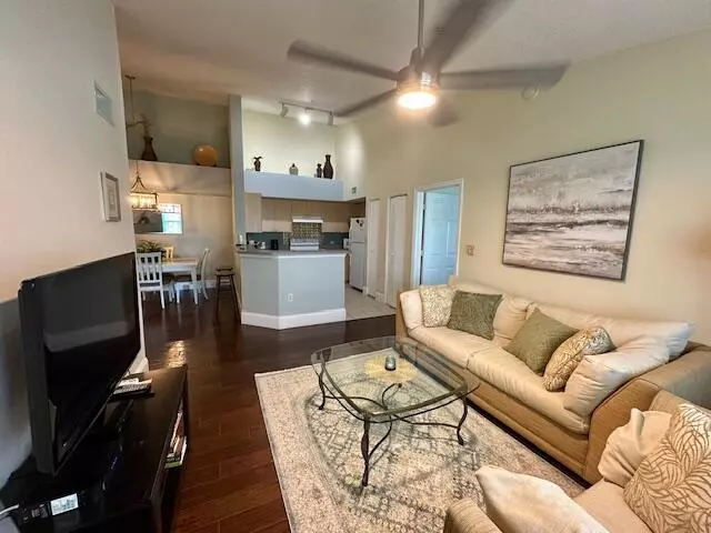 822 Villa CIR, Boynton Beach, FL 33435