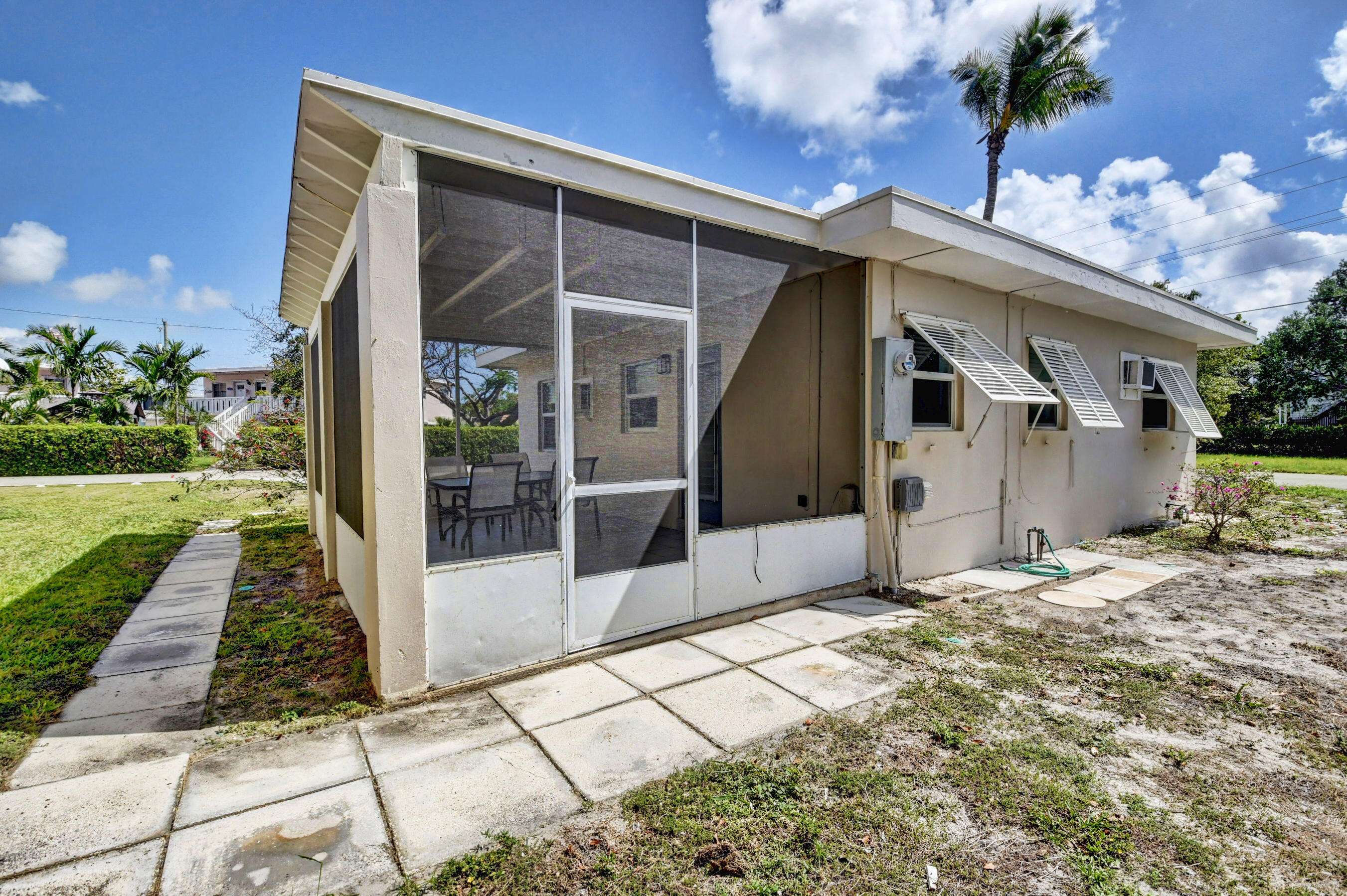 Boynton Beach, FL 33435,232 SE SE 1st AVE
