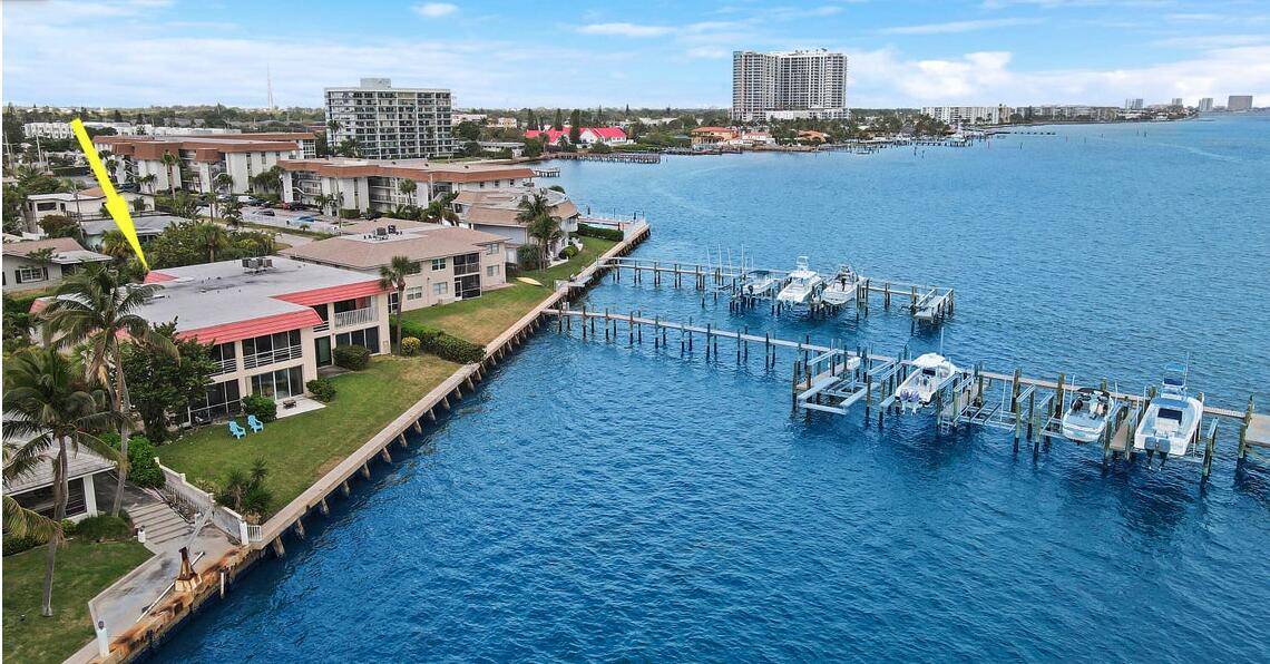 360 Wilma CIR, Riviera Beach, FL 33404