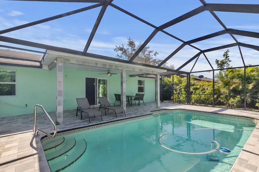 2180 SE Floresta DR, Port Saint Lucie, FL 34984