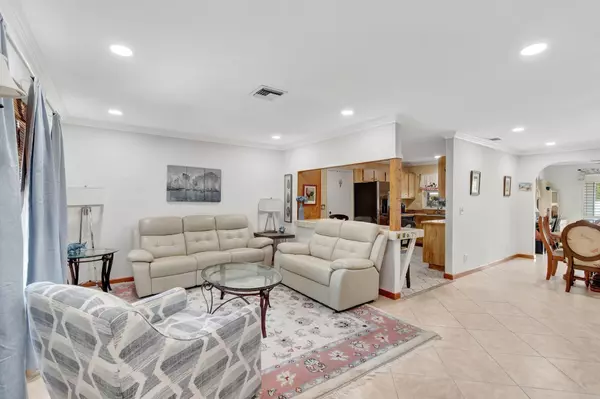 Delray Beach, FL 33444,654 Bunting DR