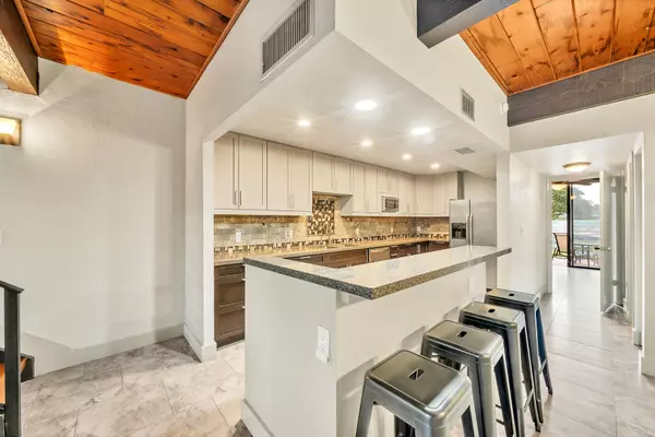 Plantation, FL 33324,8751 Gatehouse RD 6