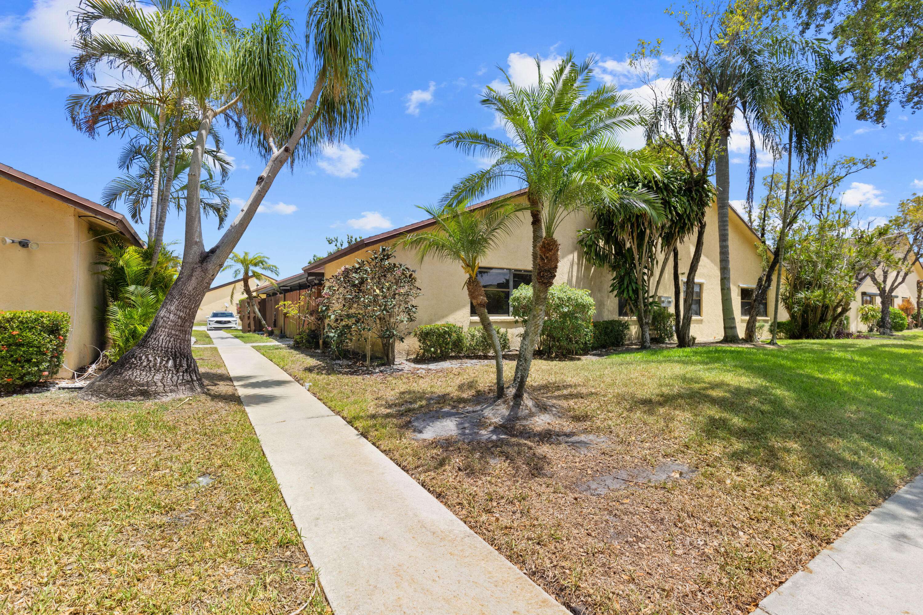 461 Springdale CIR, Palm Springs, FL 33461