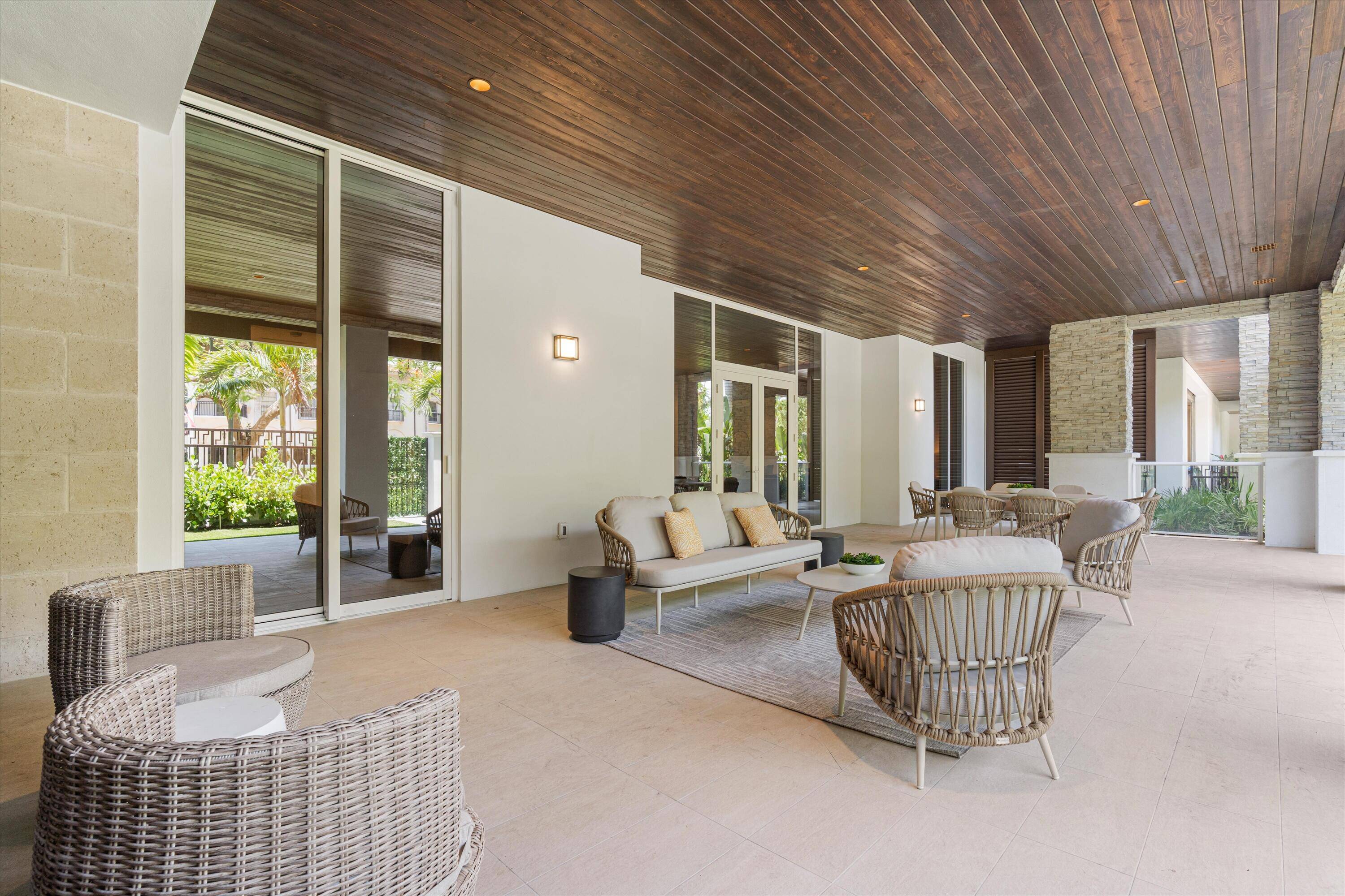 Boca Raton, FL 33432,220 SE Mizner BLVD Villa 104