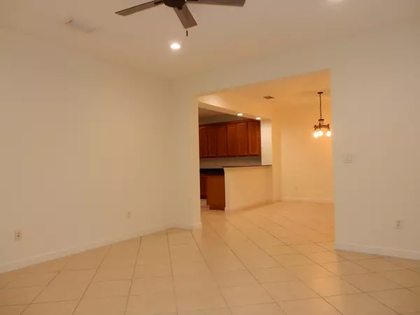 West Palm Beach, FL 33401,661 Corte Madera LN 2