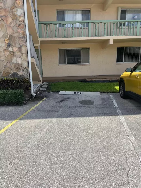 Palm Springs, FL 33461,700 Village Green CT 102