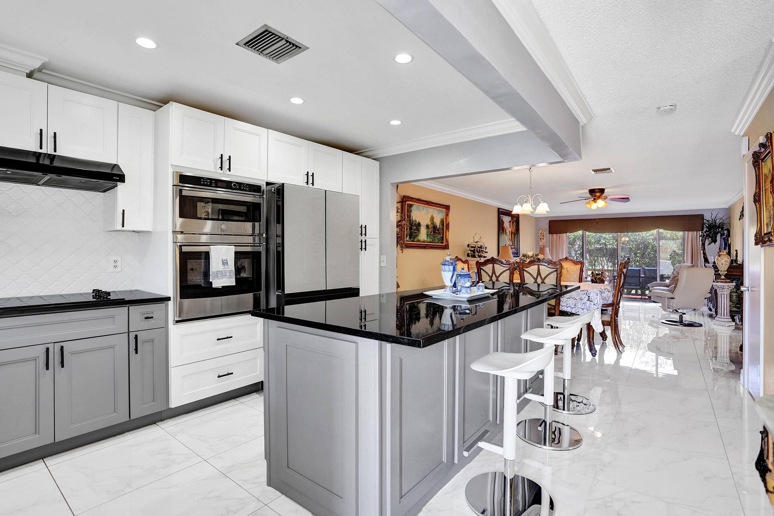 5730 E Fernley DR 15, West Palm Beach, FL 33415