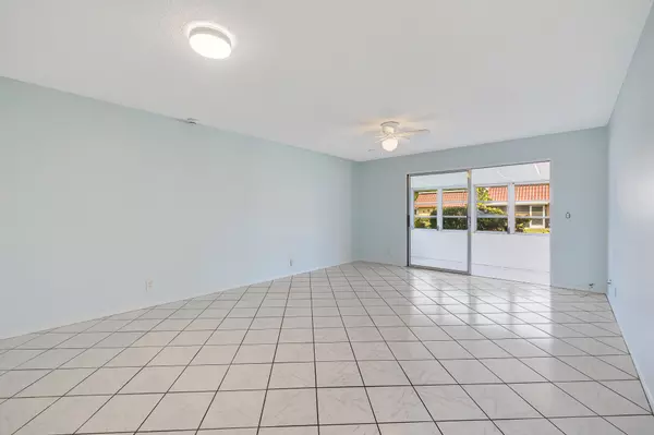 Lake Worth, FL 33467,114 Amherst LN