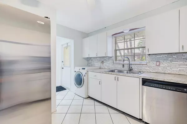 Lake Worth, FL 33467,114 Amherst LN