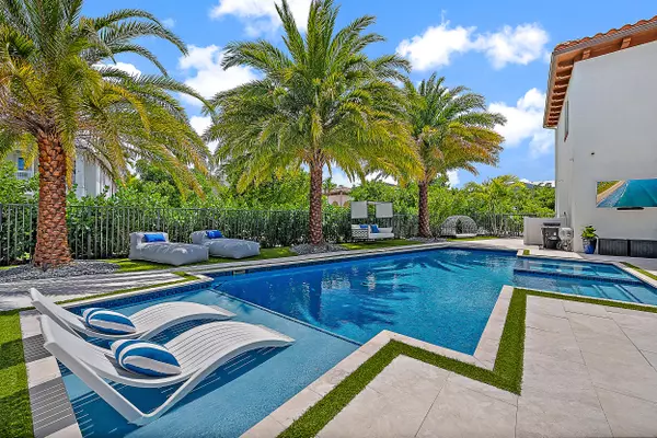 2069 Dickens TER, Palm Beach Gardens, FL 33418