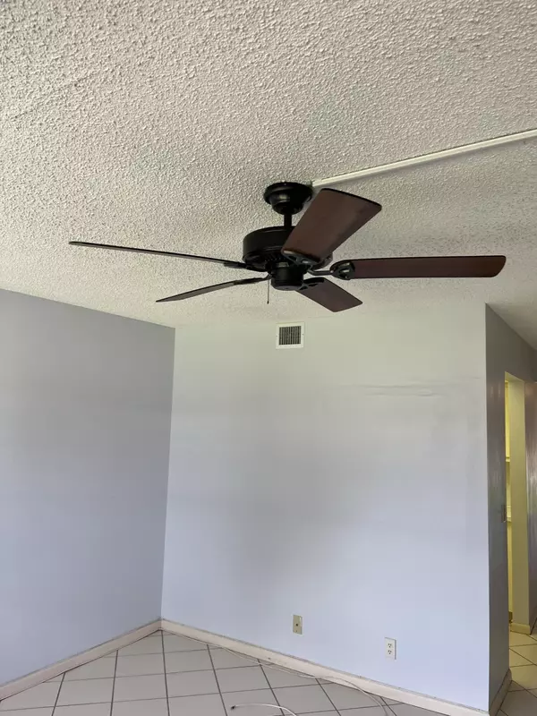 West Palm Beach, FL 33417,215 Canterbury J