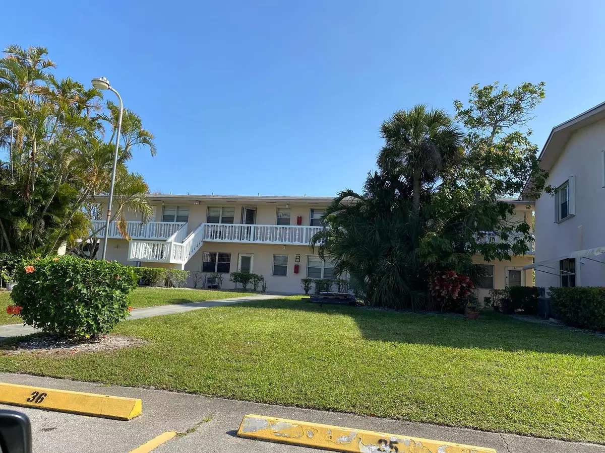 West Palm Beach, FL 33417,215 Canterbury J