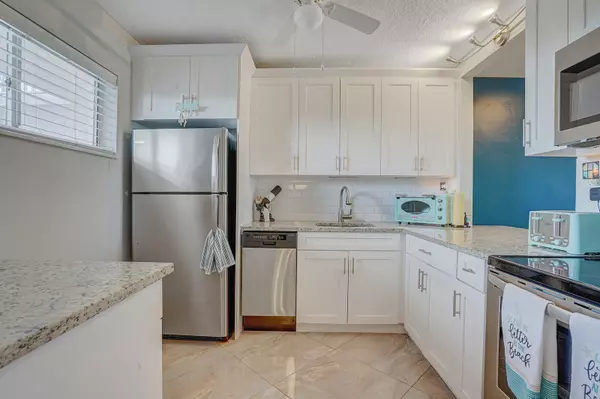 Lake Worth, FL 33461,2724 N Garden DR 302