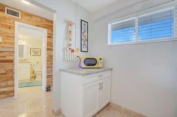 Lake Worth, FL 33461,2724 N Garden DR 302