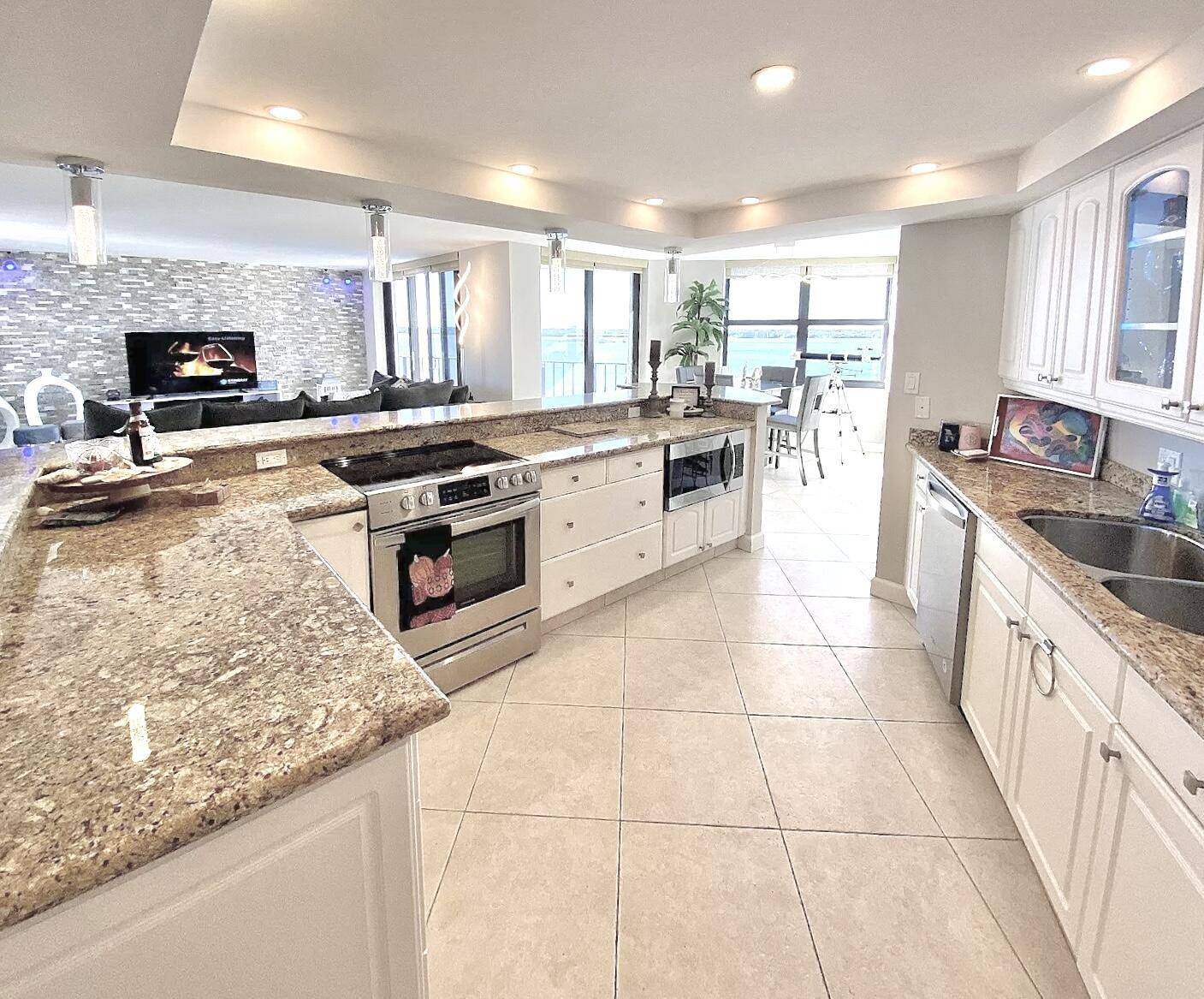 5420 N Ocean DR 906, Singer Island, FL 33404