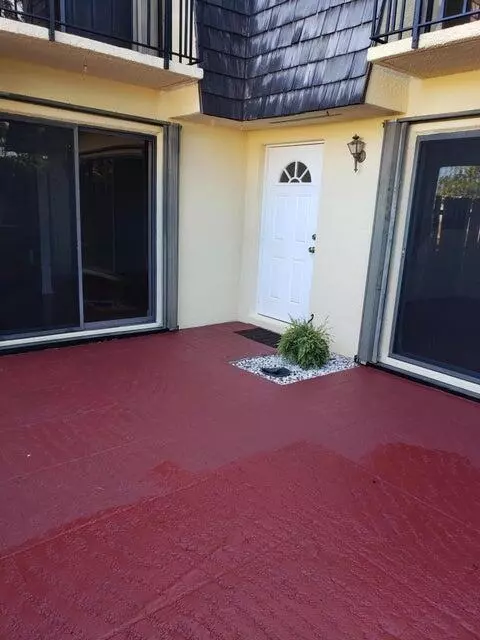 Palm Springs, FL 33461,211 Lake Arbor DR 211