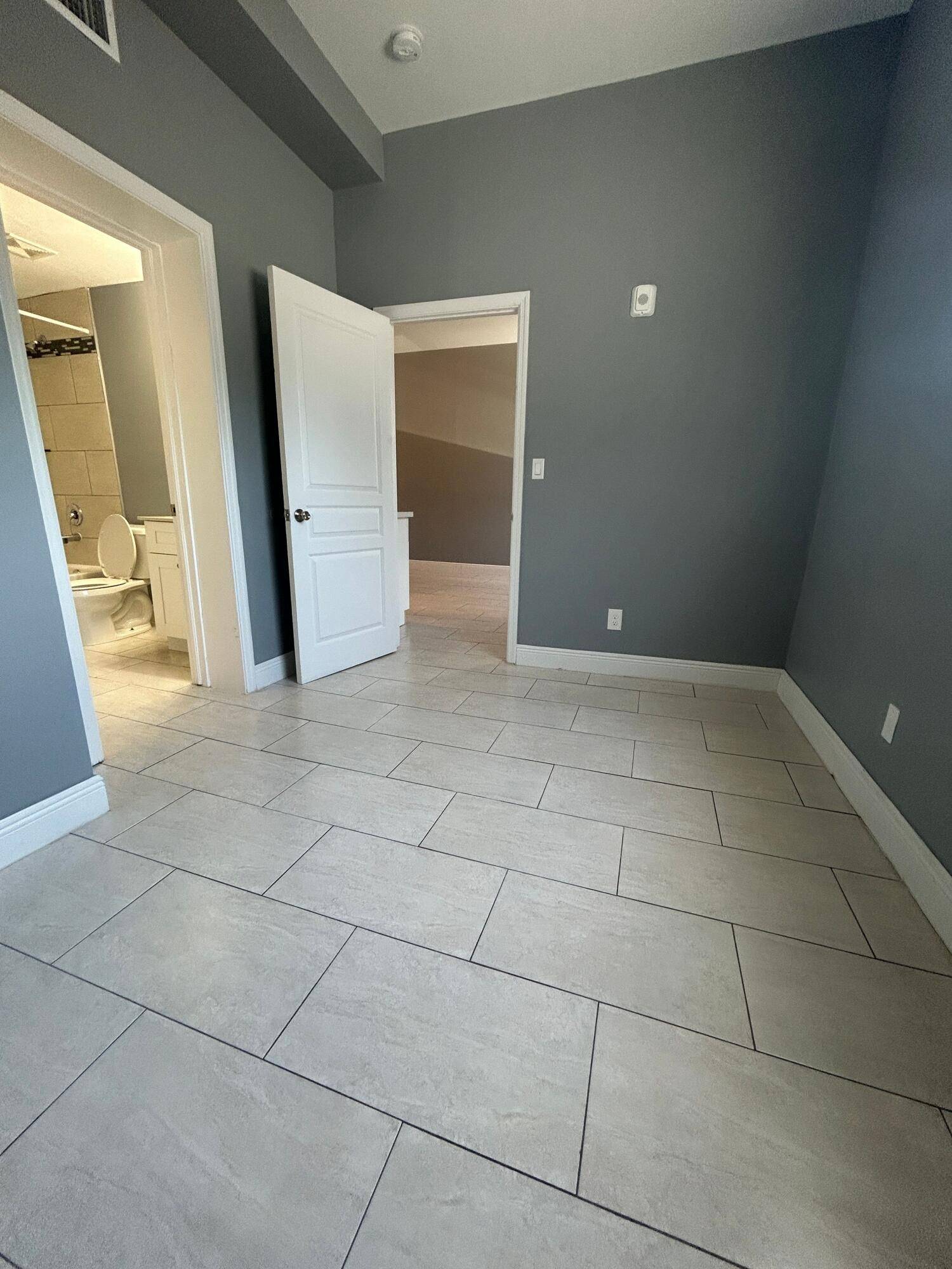 West Palm Beach, FL 33401,1401 Division AVE 105