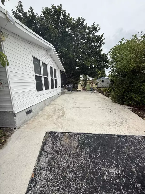 Boca Raton, FL 33428,1660 SW 65th AVE